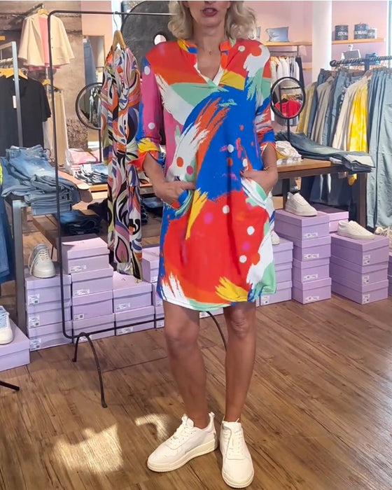 Elegante jurk met V-hals en kleurrijke print