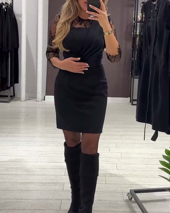 Jurk Met Taille-Omlijstend Design En Patchworkdetails