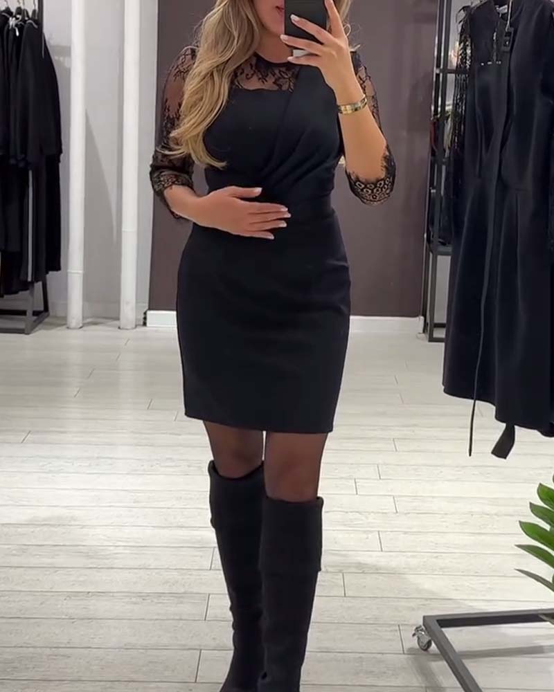 Jurk Met Taille-Omlijstend Design En Patchworkdetails