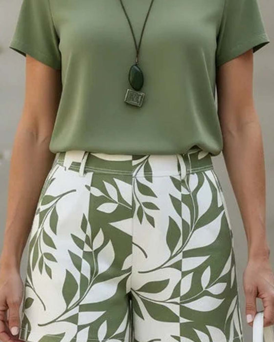 Twee-Delig Set Ronde Hals T-Shirt En Groen Blad Afdruk Shorts
