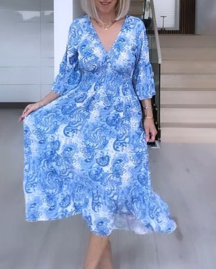 Zwierige jurk met V-hals en riem en print