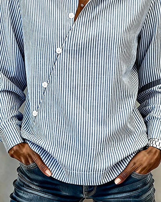 Blouse Een Asymmetrisch Geknoopt Gestreept