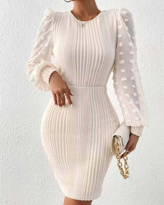 Elegante Jurk Met Driedimensionaal Bloempatchwork En Taillelijn