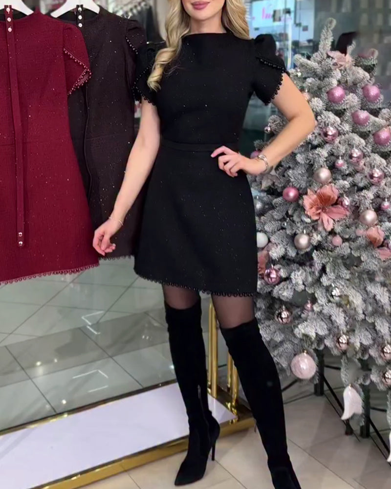 Zwaar versierde gekralde slanke jurk