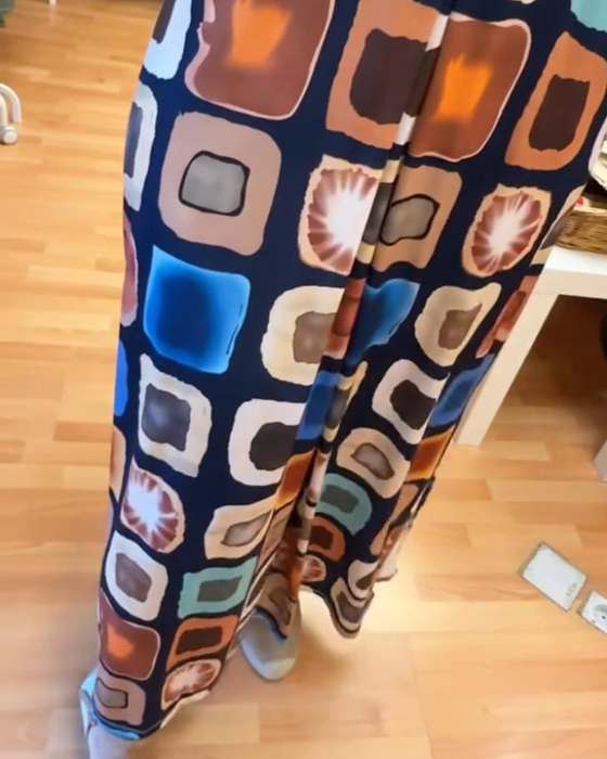 Mouwloze losse jurk met V-hals en print