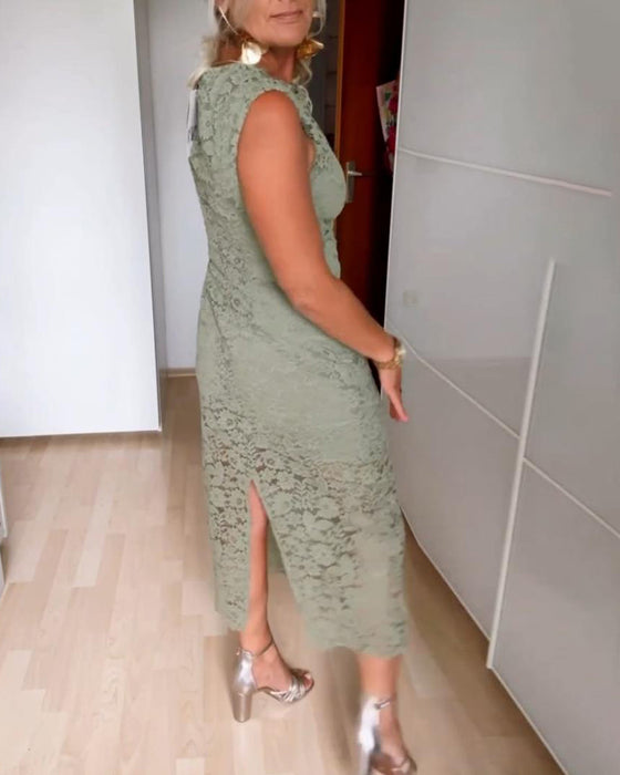 Mouwloze, elegante jurk met split van kant