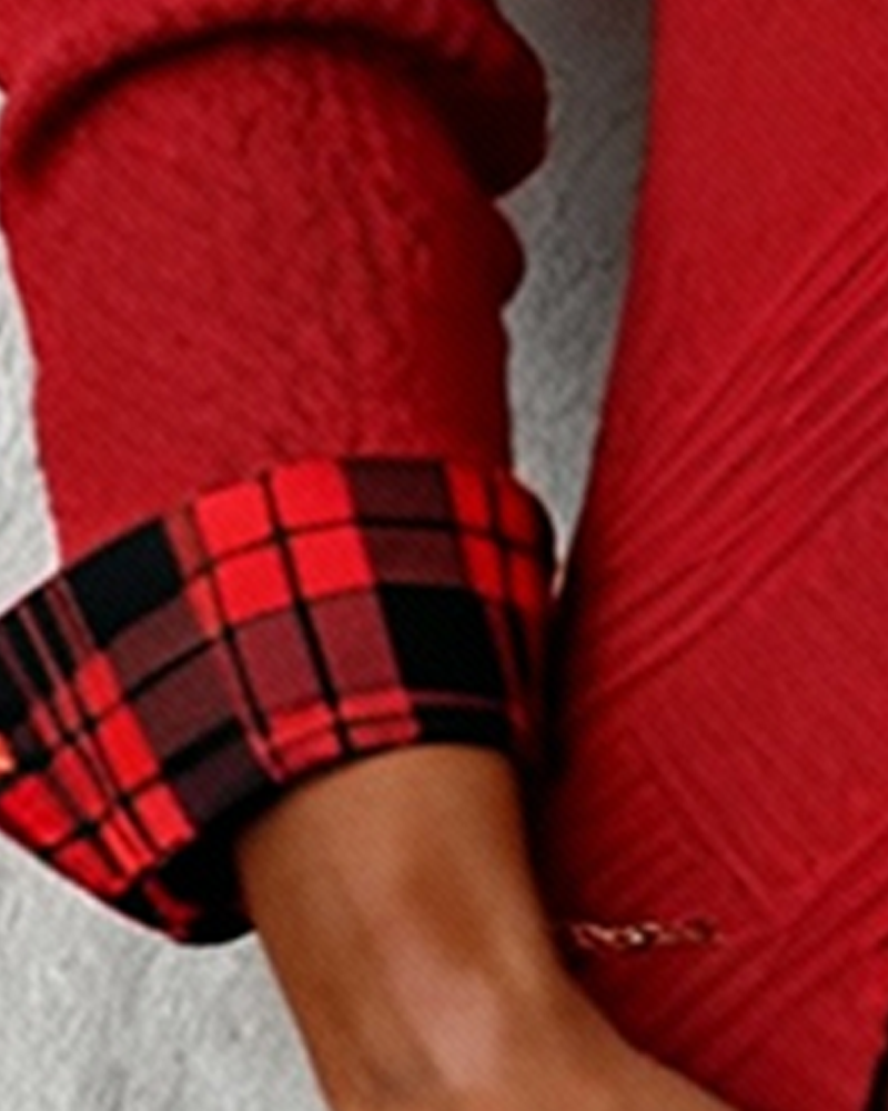 Een Stijlvolle Blouse Met Geruit Patchworkpatroon