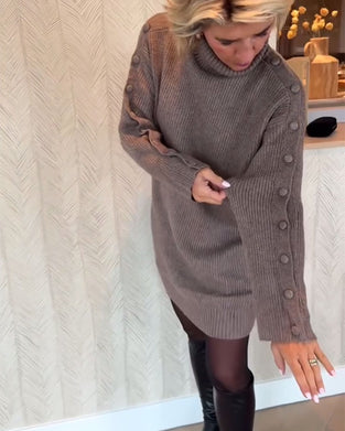 Modieuze Sweaterjurk Met Knoopdesign