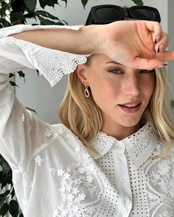 Blouse Knoopsgat Uitsnijding Detail