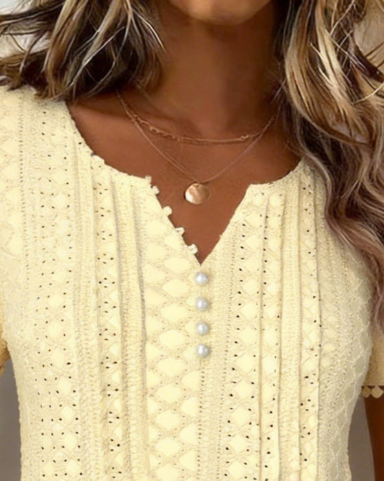 Blouse Met V-Hals Parelknopen En Kant