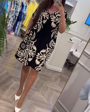 Losse jurk met korte mouwen en retroprint met V-hals en korte mouwen