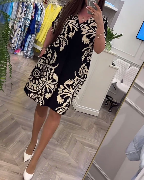 Losse jurk met korte mouwen en retroprint met V-hals en korte mouwen