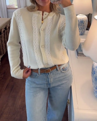 Elegante cardigan met kant en knoopjes