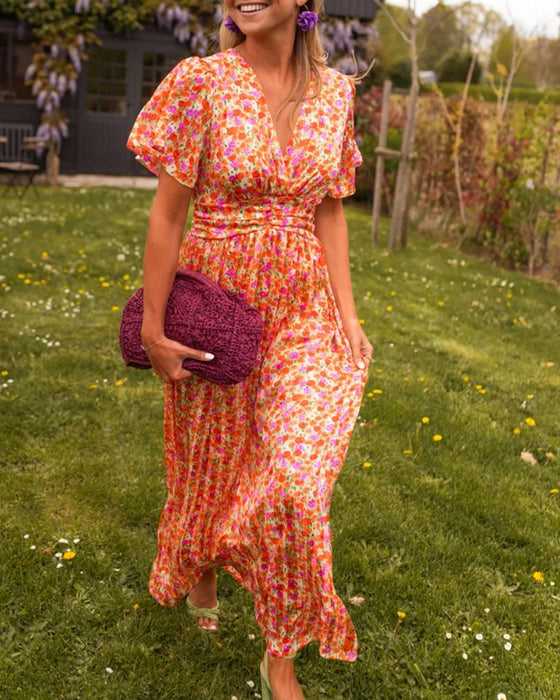 Getailleerde bloemenjurk met V-hals