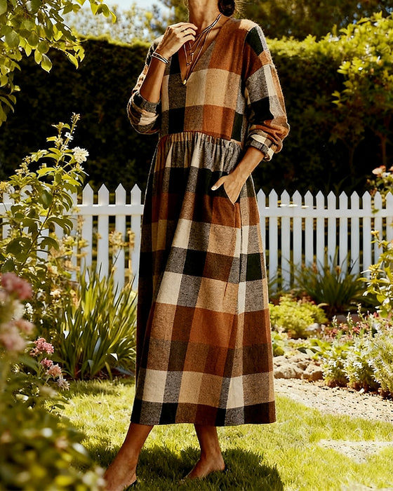 Modieuze Jurk Met Ruitpatroon En V-Hals