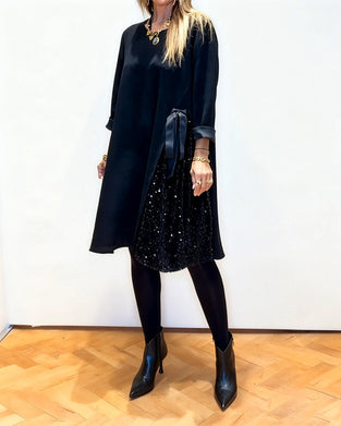 Stijlvolle Jurk Met Patchworkdetails En Ronde Hals