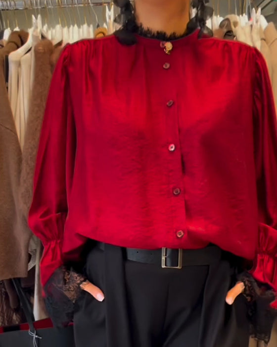 Bloes Ruchesmouw Knoopsluiting