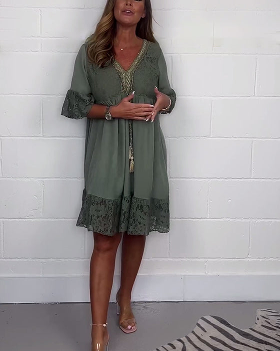 Elegante effen kanten jurk met losse V-hals