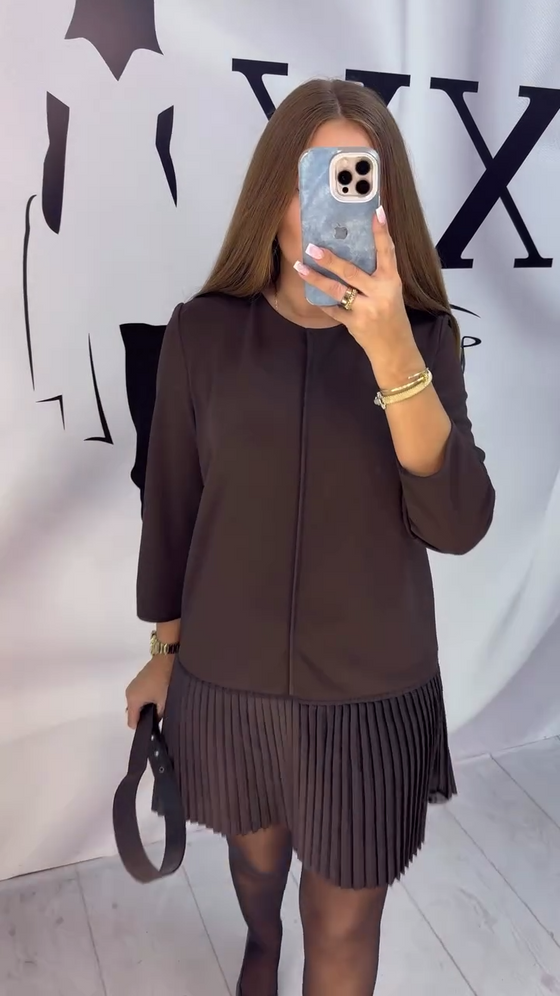 Jurk Met Driekwartmouwen En Accordeonplooien