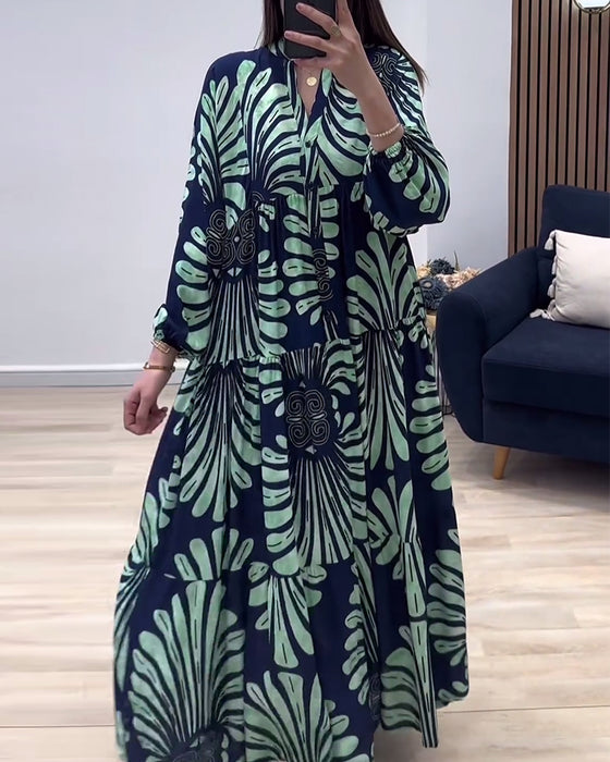 Lange jurk met opstaande kraag en lange mouwen met patchworkprint