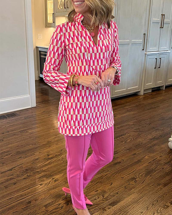 Top met opstaande kraag en negenkwartmouwen met print