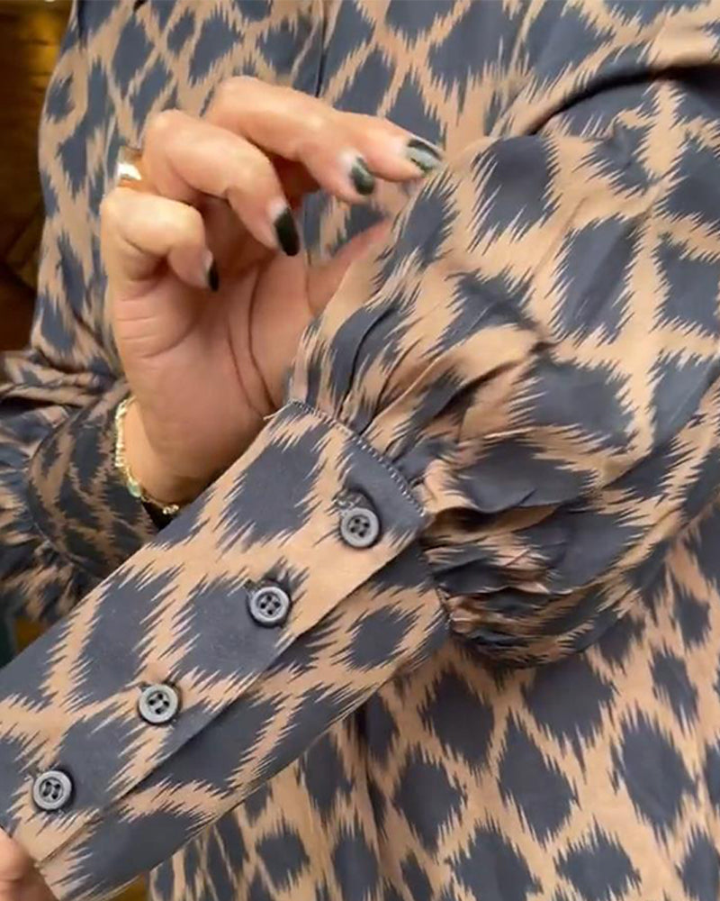 Elegante jurk met contrasterende geometrische print en revers