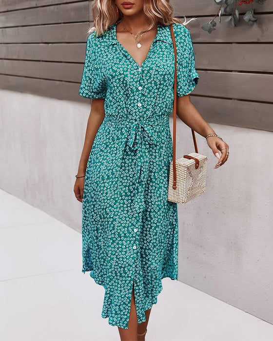 Jurk met korte mouwen, ingesnoerde taille en bloemenprints