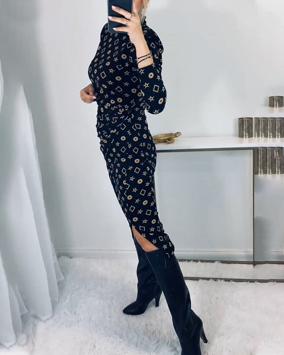 Elegante jurk met hoge hals en geometrische print