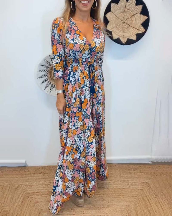 Jurk met diepe V-hals en bloemen