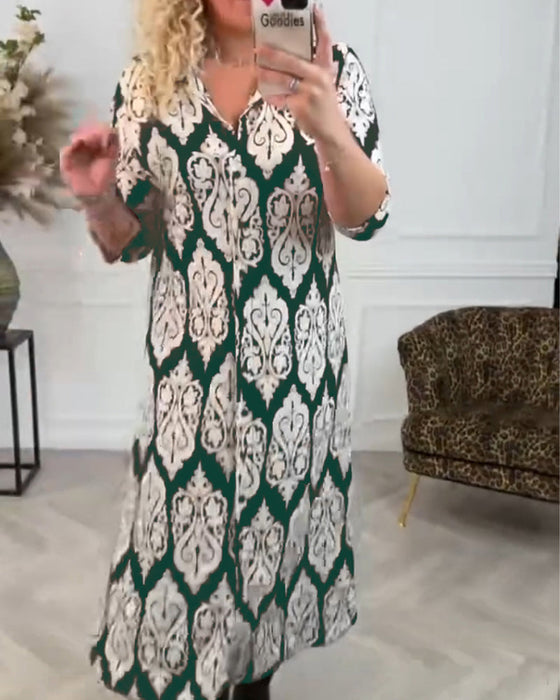 Zijsplit jurk met bedrukte revers