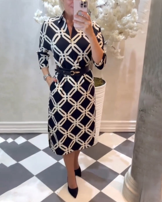 Elegante jurk met geometrische print en zijsplit