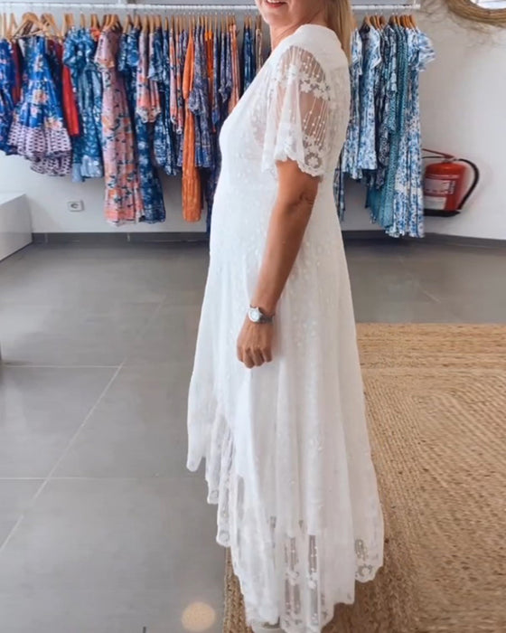 Zwierige jurk met diepe V-knopen