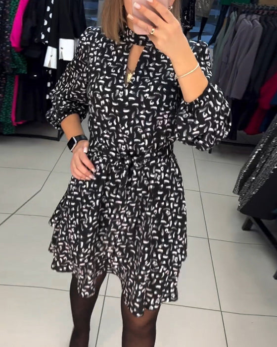 Elegante uitgesneden jurk met print