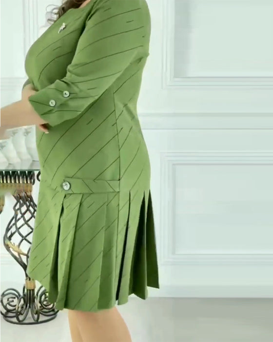 Elegante jurk met ronde hals en lijnprint