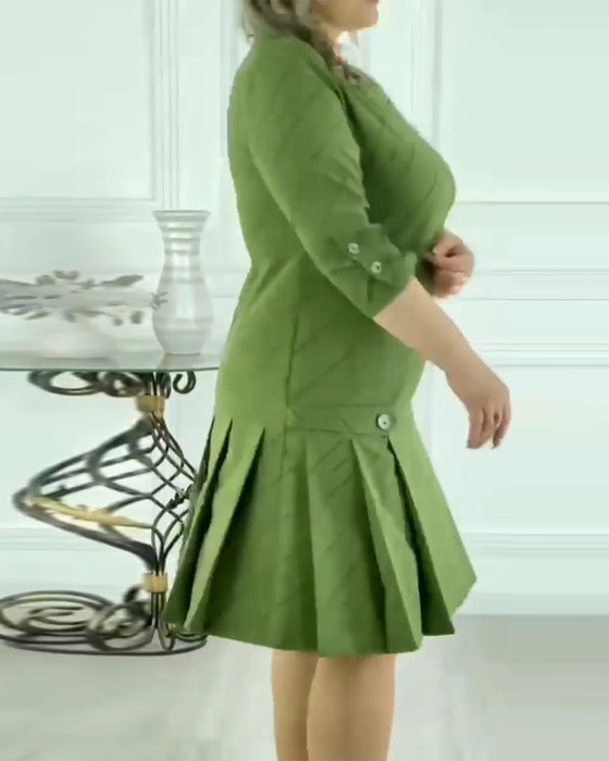 Elegante jurk met ronde hals en lijnprint