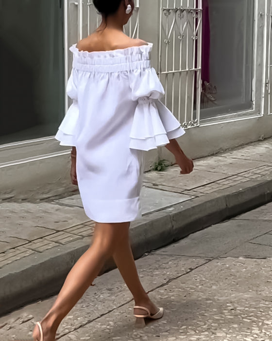 Jurk met één schouder uitlopende mouwen