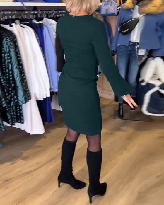 Jurk met V-hals en uitlopende mouw