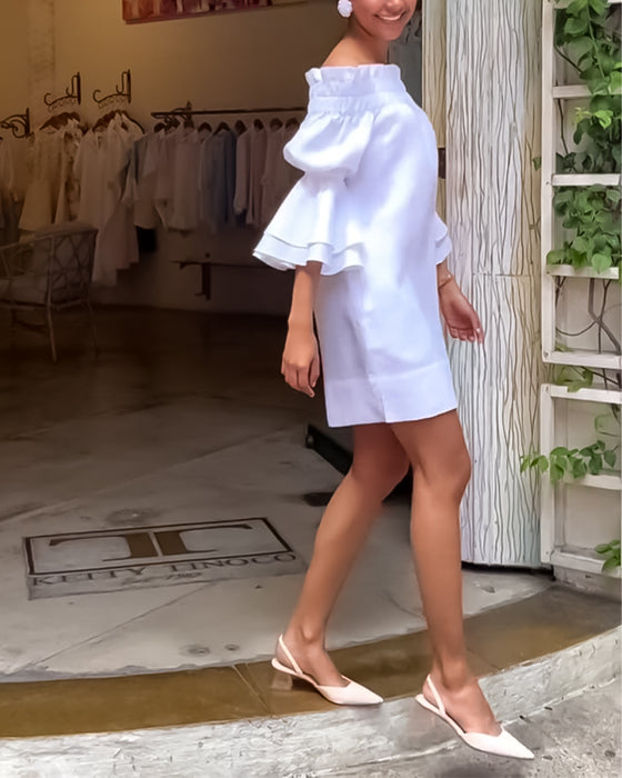 Jurk met één schouder uitlopende mouwen