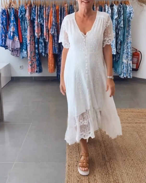 Zwierige jurk met diepe V-knopen