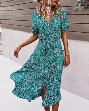 Jurk met korte mouwen, ingesnoerde taille en bloemenprints