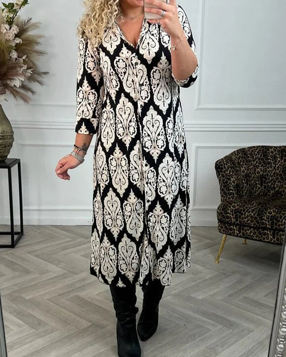 Zijsplit jurk met bedrukte revers