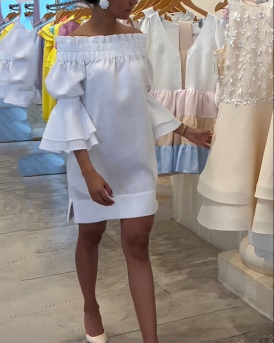 Jurk met één schouder uitlopende mouwen