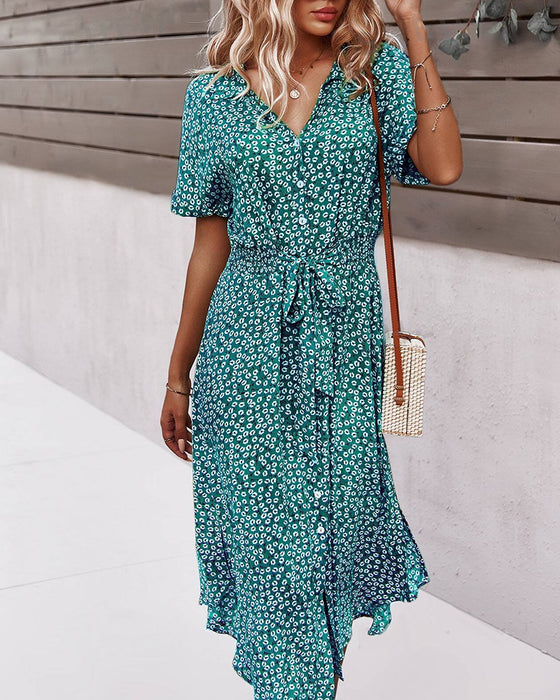 Jurk met korte mouwen, ingesnoerde taille en bloemenprints